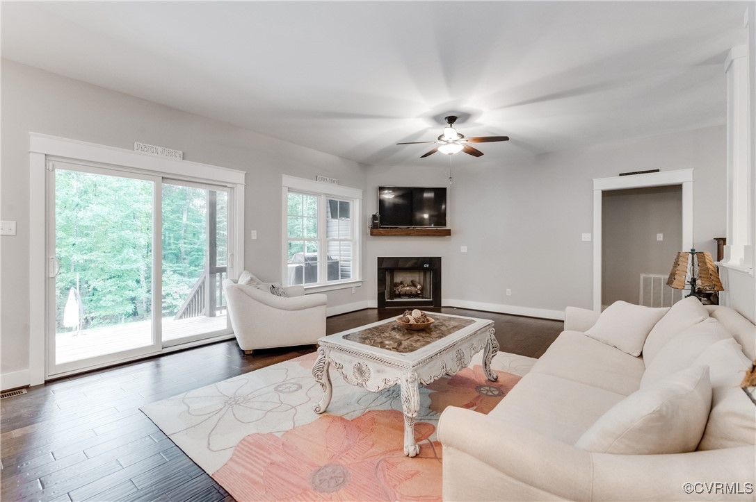 8308 Drakes Landing Ct