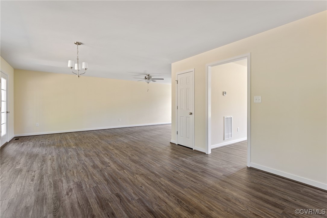 3012 Shady Hollow Cir