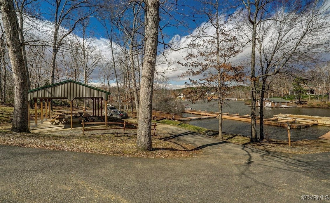 716 Pine Harbour Dr