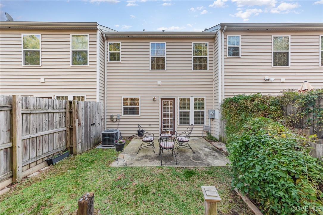 946 Kitty Hamilton Cir