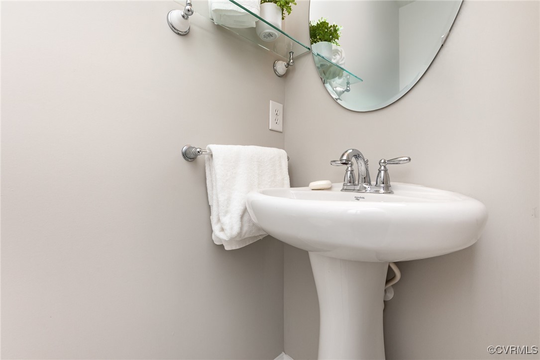 946 Kitty Hamilton Cir