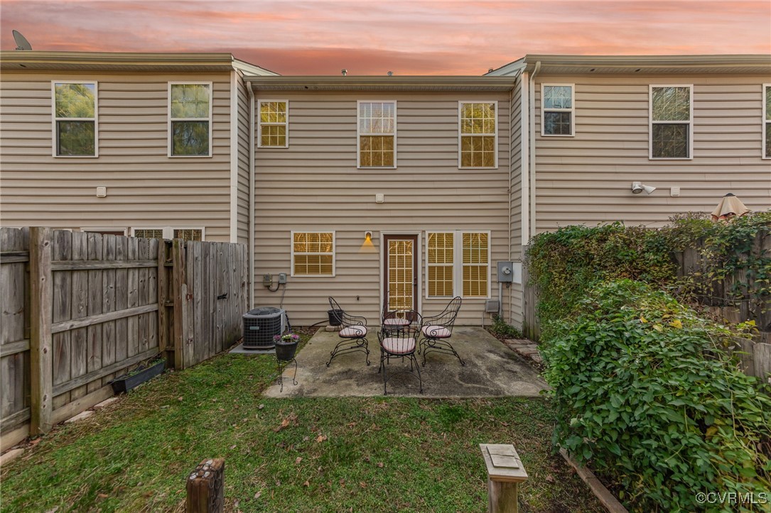 946 Kitty Hamilton Cir