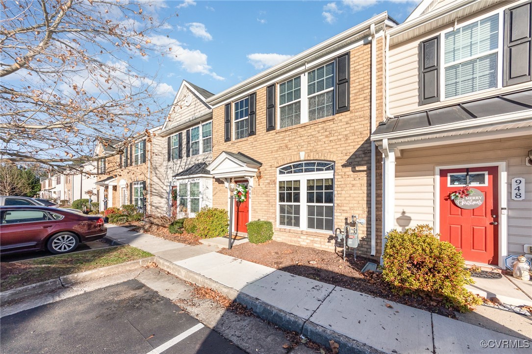 946 Kitty Hamilton Cir