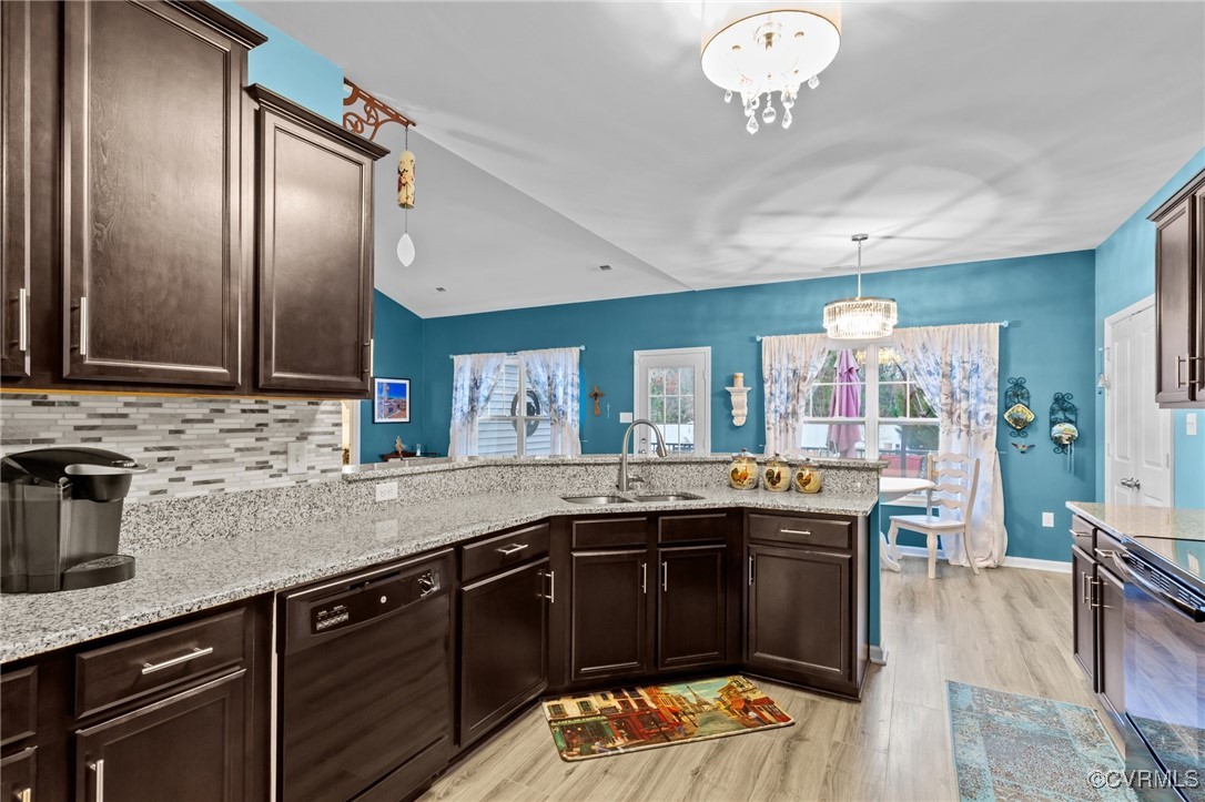 7067 Ravenscraig Cres