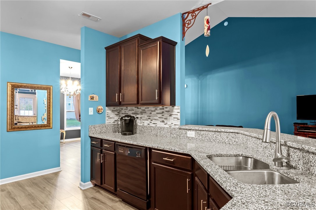 7067 Ravenscraig Cres