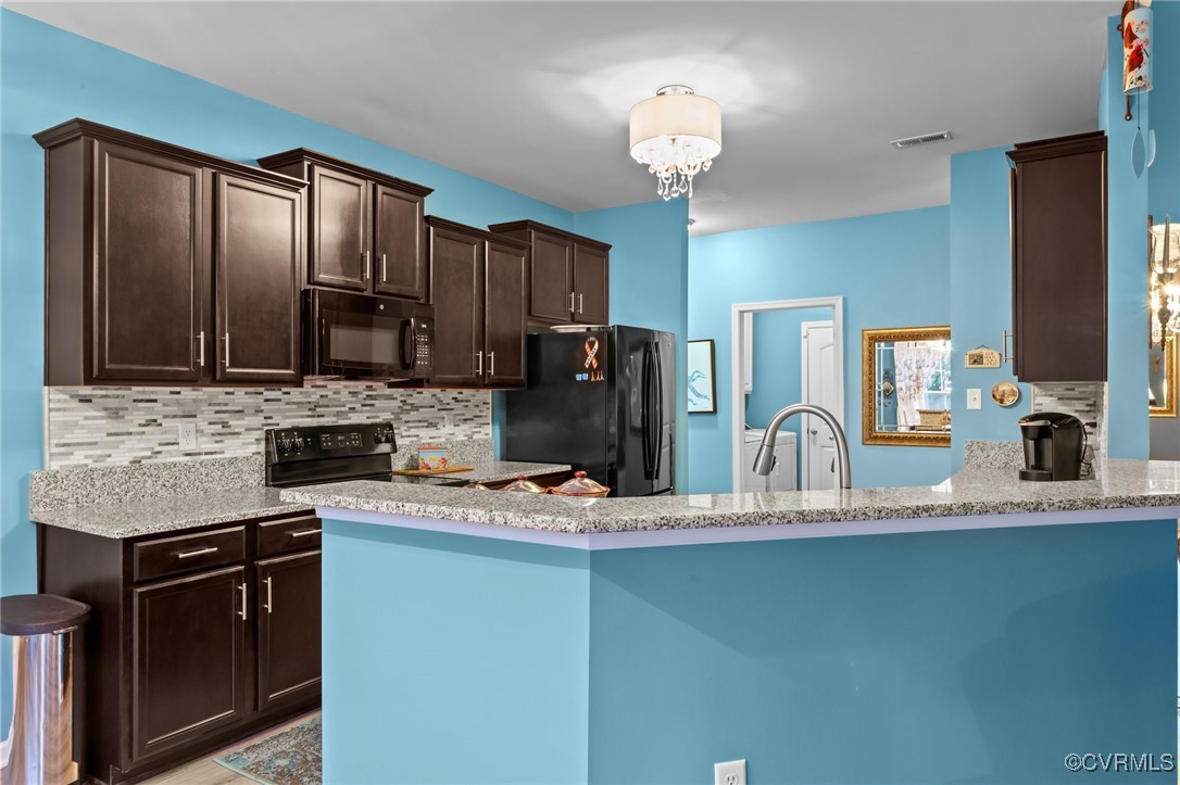 7067 Ravenscraig Cres