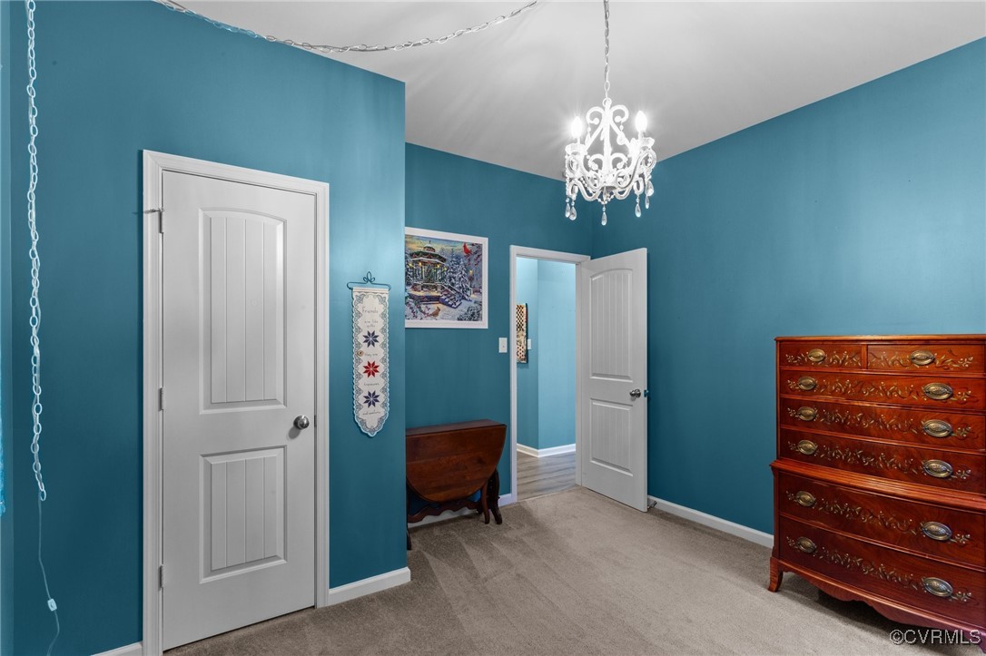 7067 Ravenscraig Cres