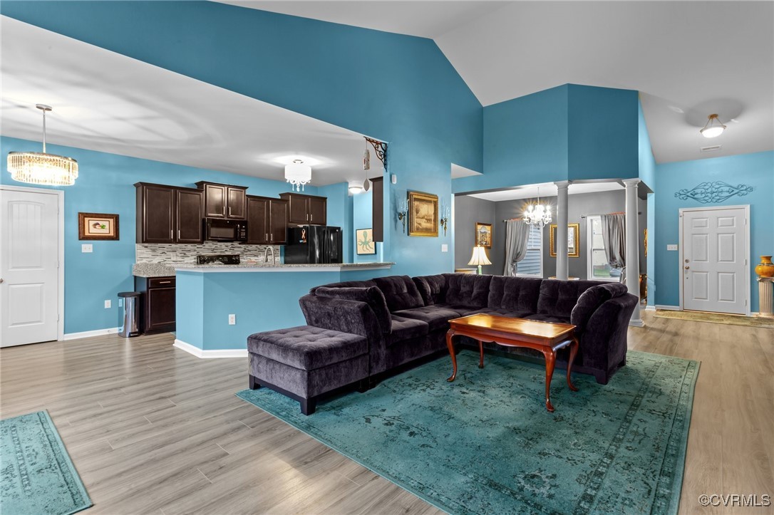 7067 Ravenscraig Cres