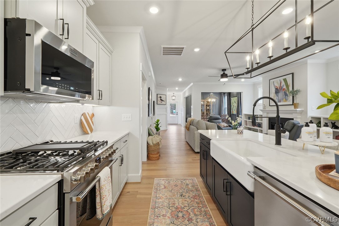 8437 Chimney Rock Dr