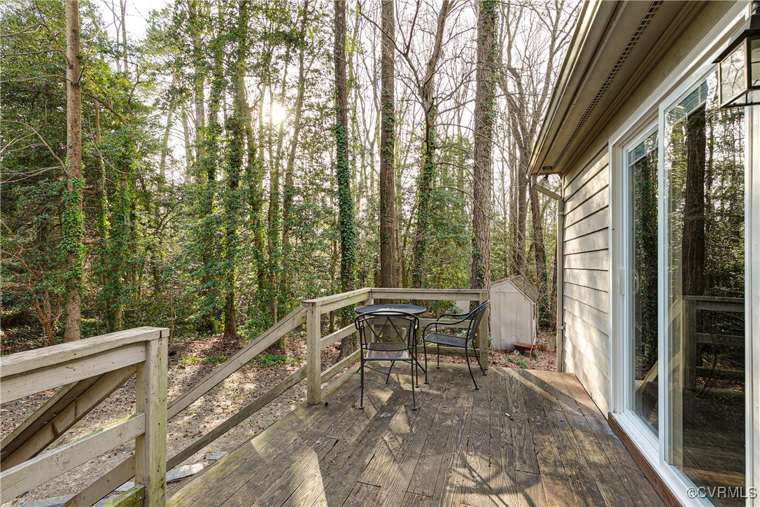 900 Hartford Ln