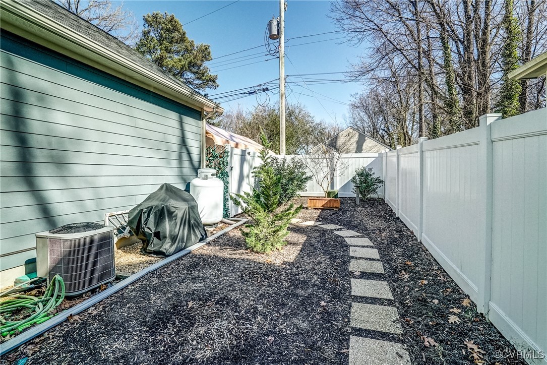 1911 Carter St
