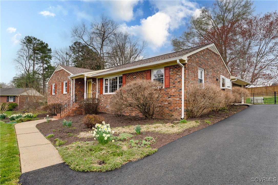 810 Clearlake Ct