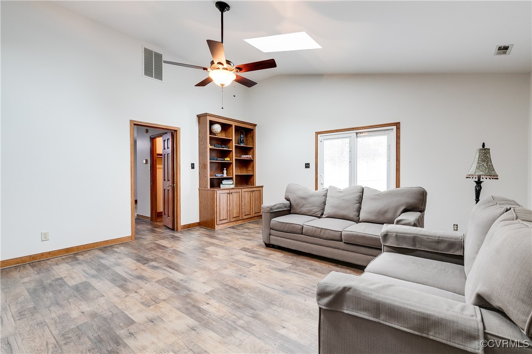 810 Clearlake Ct