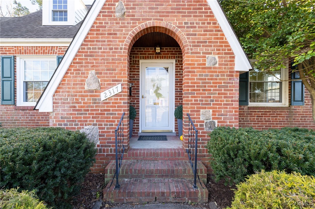 2317 Kenmore Rd