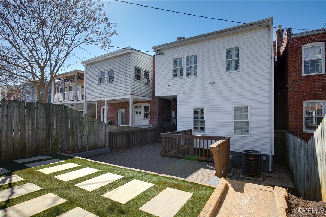 2318 Rosewood Ave