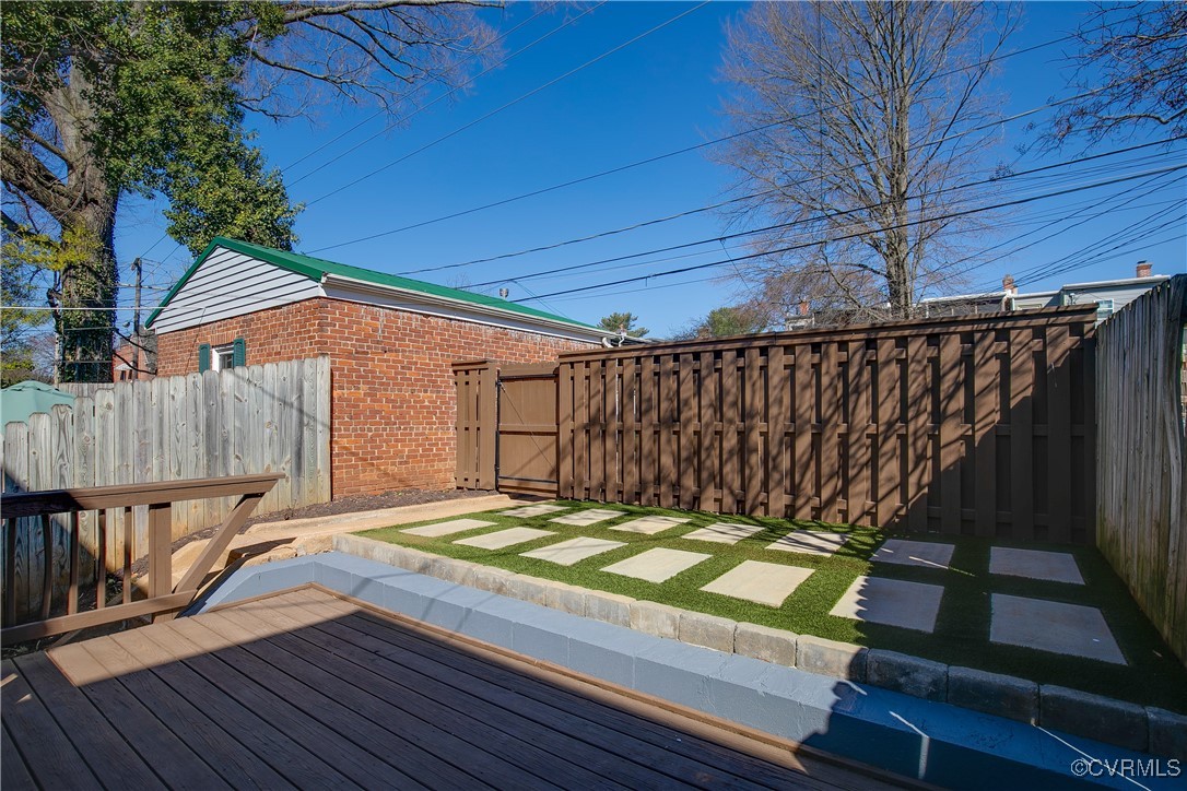 2318 Rosewood Ave