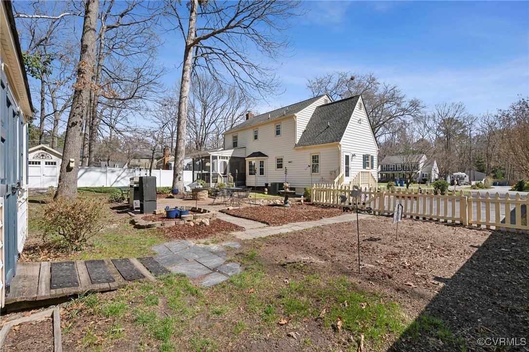 10326 Glen Oaks Dr