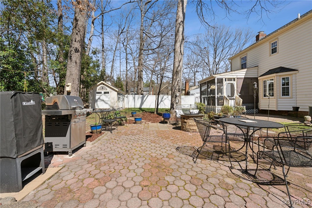 10326 Glen Oaks Dr