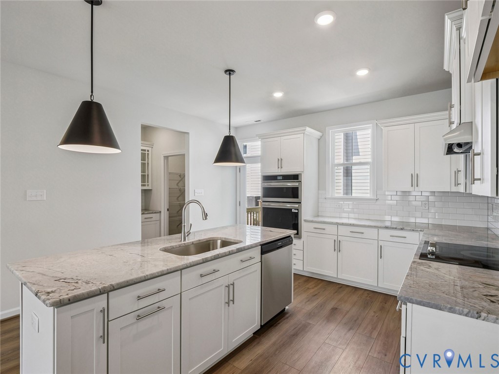 107 Avenda Ln