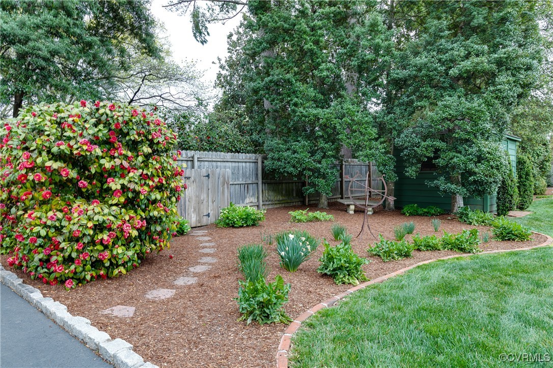 207 Queen Charlotte Rd