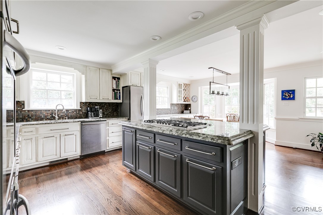 207 Queen Charlotte Rd