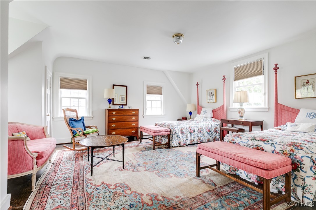 207 Queen Charlotte Rd