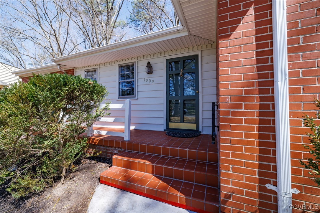 1009 Westbriar Dr
