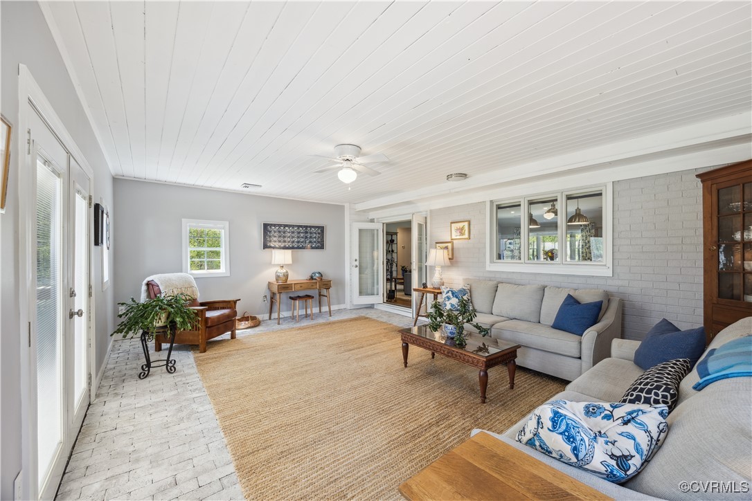 10010 Studley Farms Dr