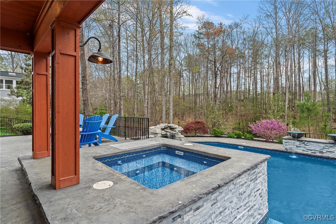 15560 Fox Cove Cir