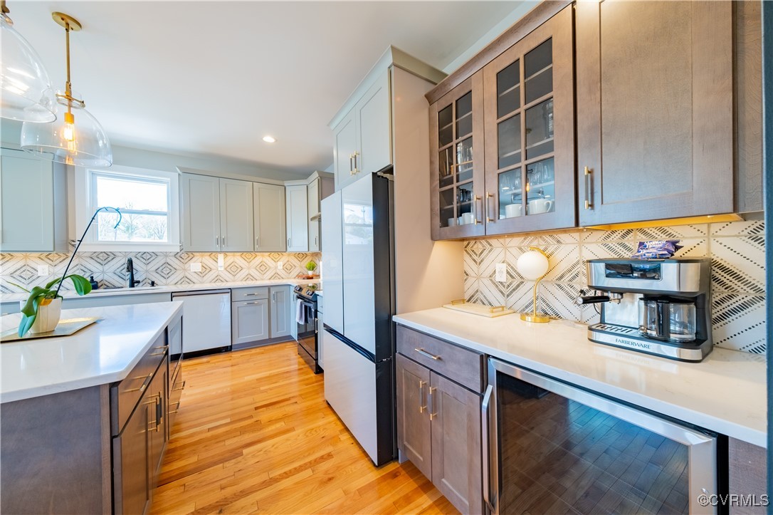 300 W 25th St
