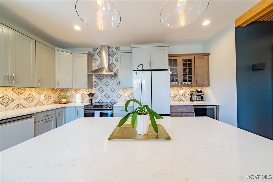 300 W 25th St