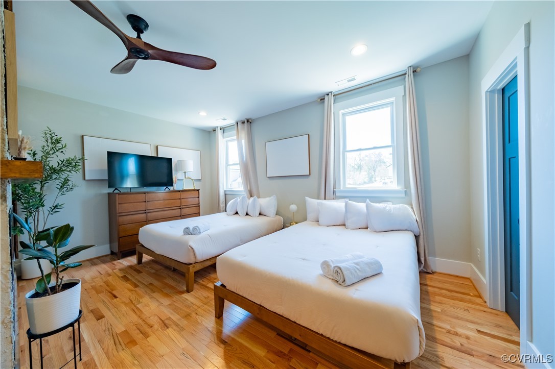 300 W 25th St