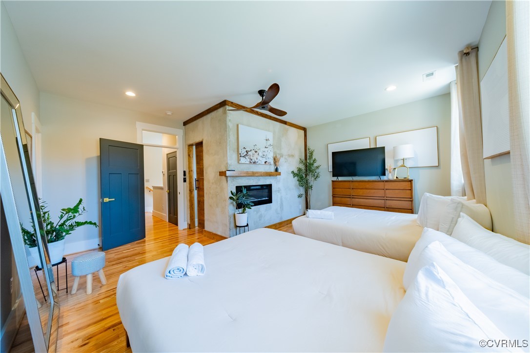 300 W 25th St