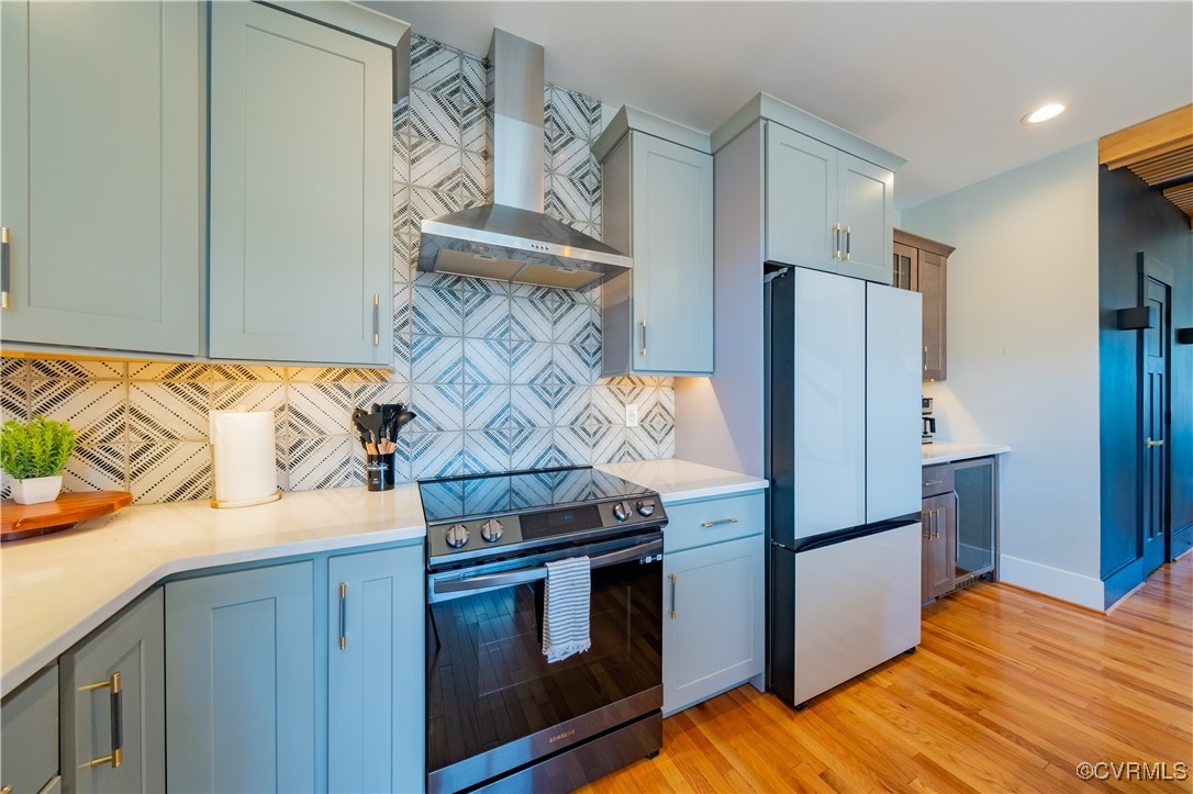 300 W 25th St