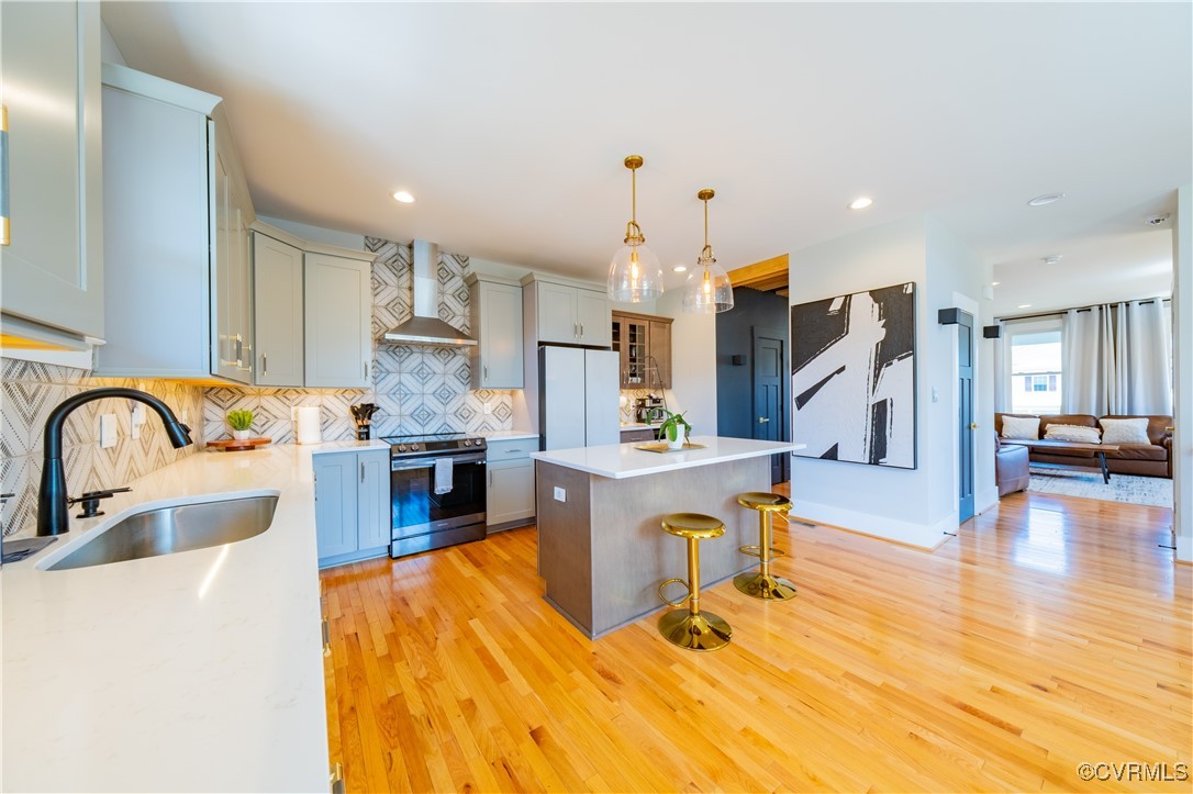300 W 25th St