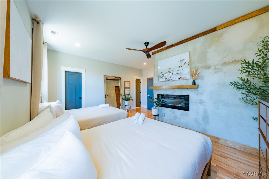 300 W 25th St