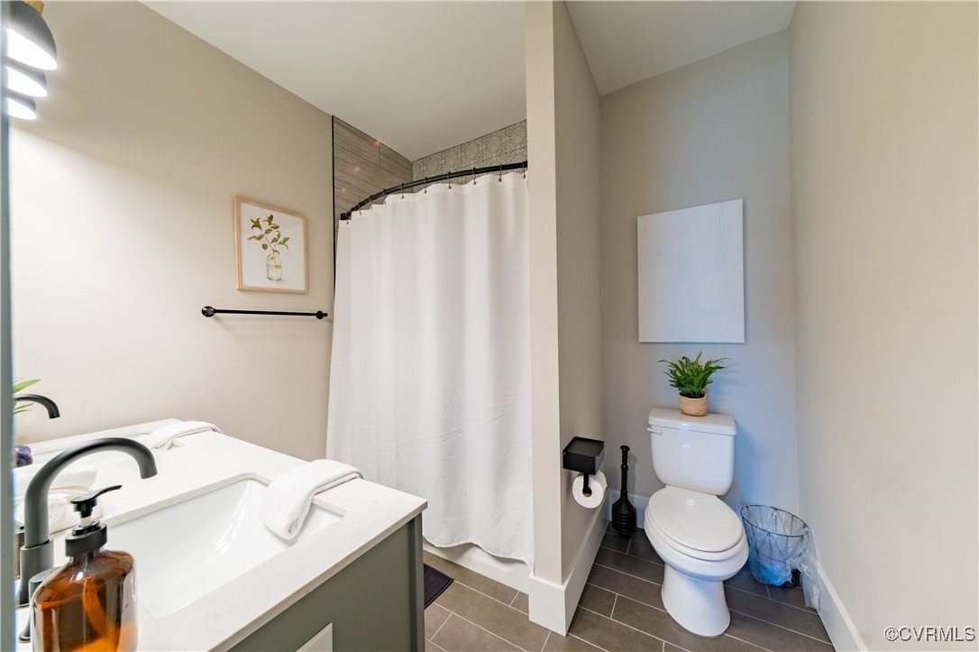 300 W 25th St