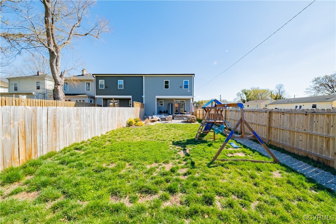 300 W 25th St