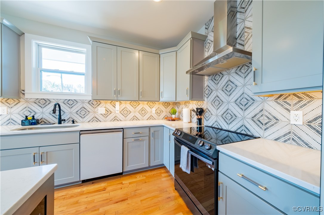 300 W 25th St