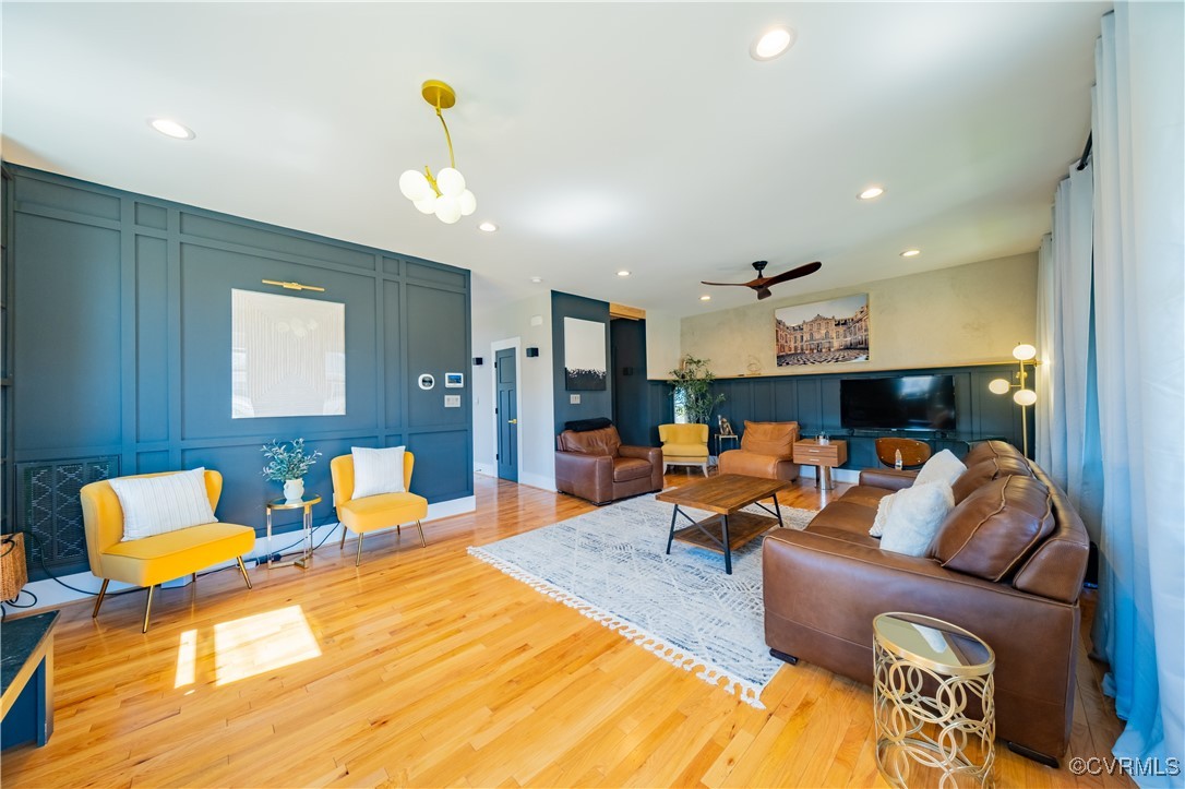 300 W 25th St