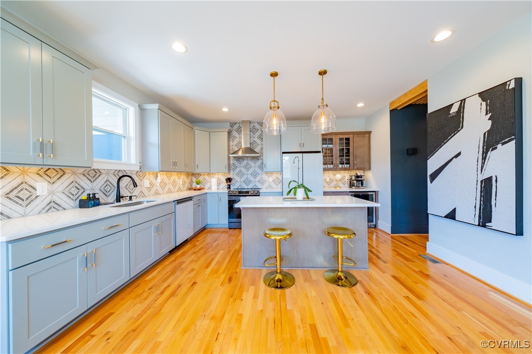 300 W 25th St