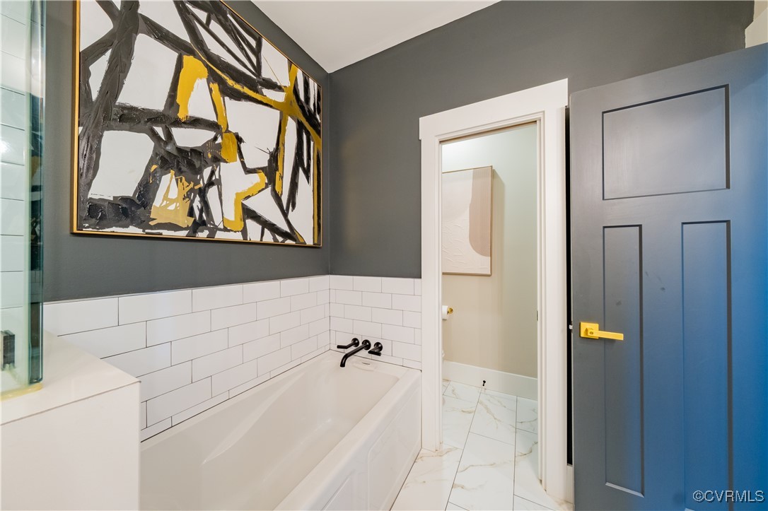 300 W 25th St