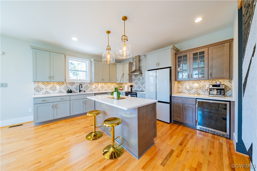 300 W 25th St