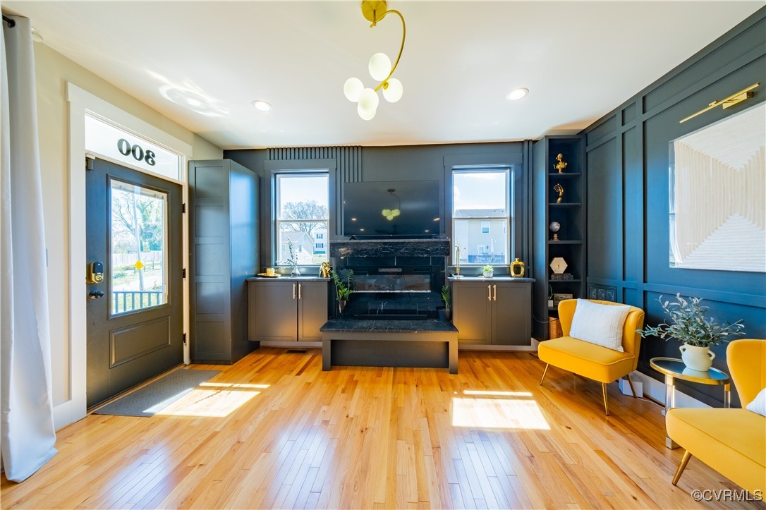 300 W 25th St