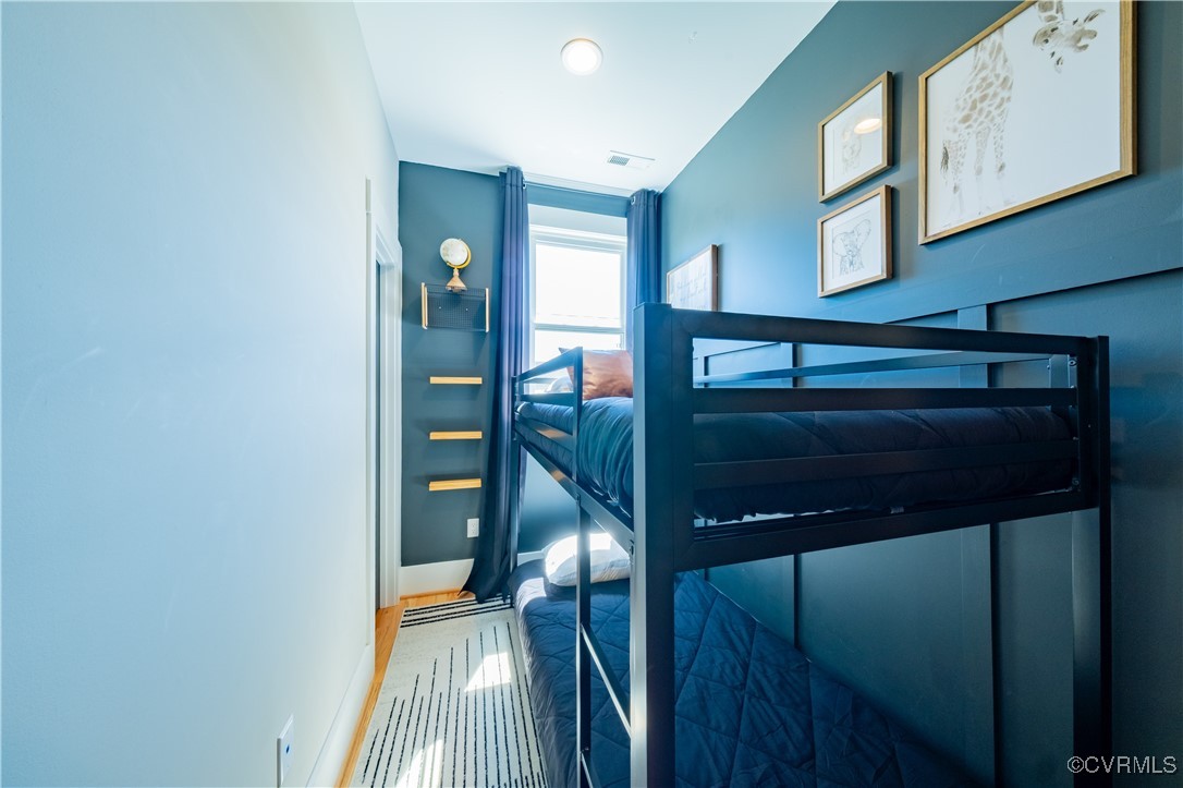 300 W 25th St
