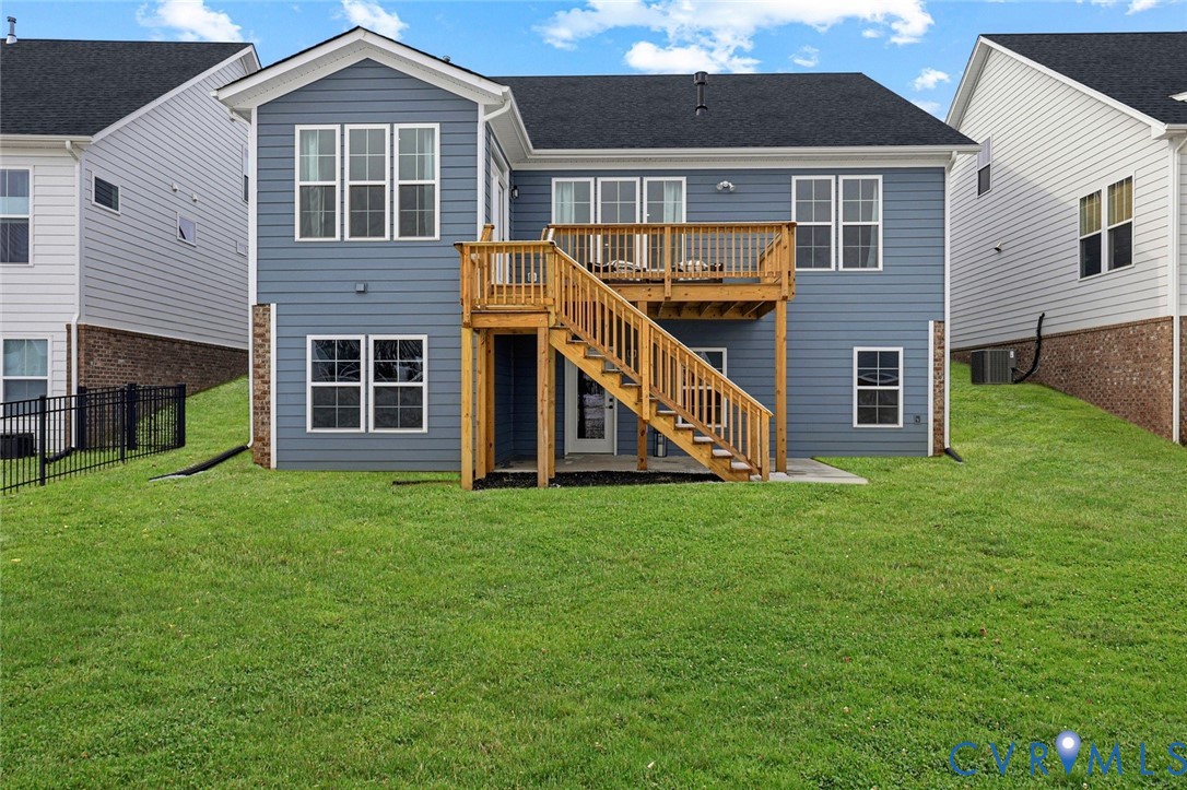 8473 Chimney Rock Dr