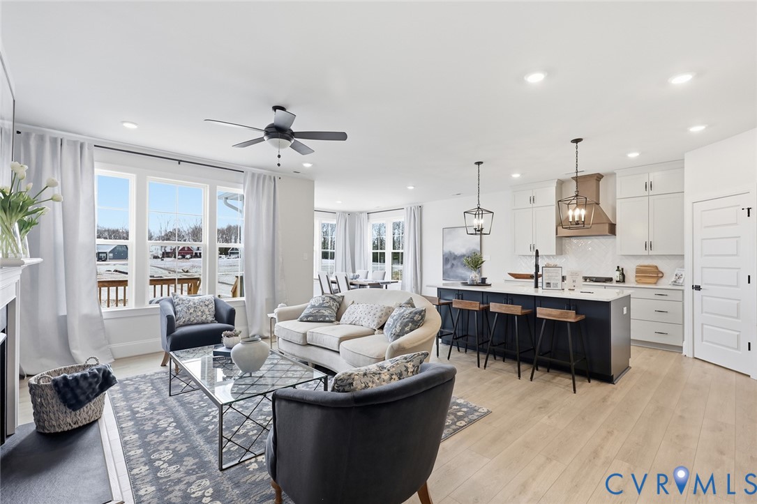 8473 Chimney Rock Dr