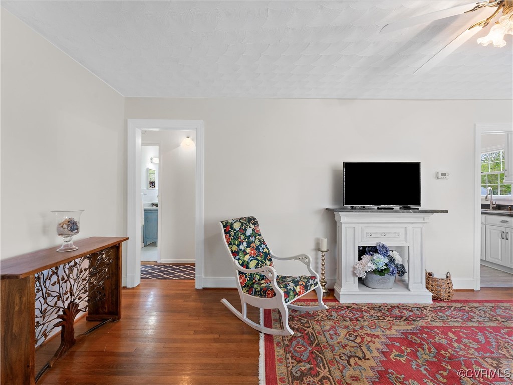 5317 Bloomingdale Ave