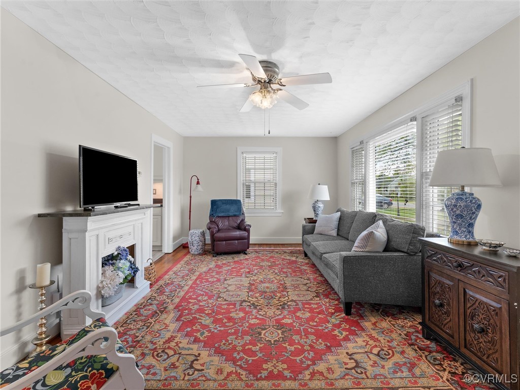 5317 Bloomingdale Ave