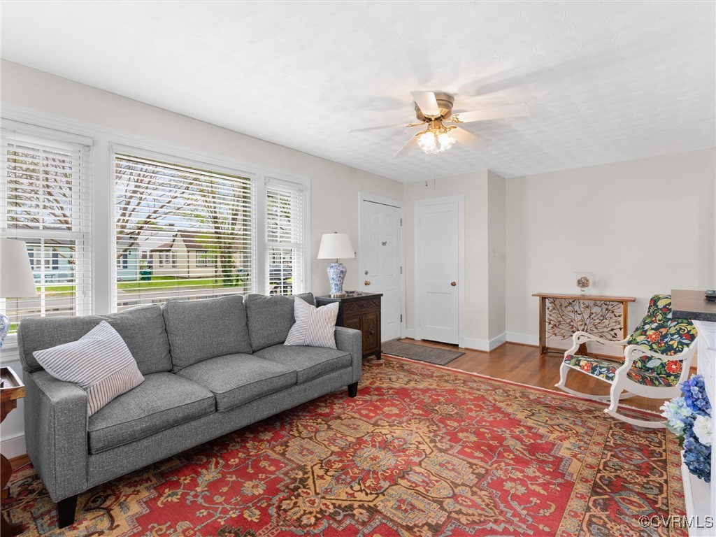 5317 Bloomingdale Ave